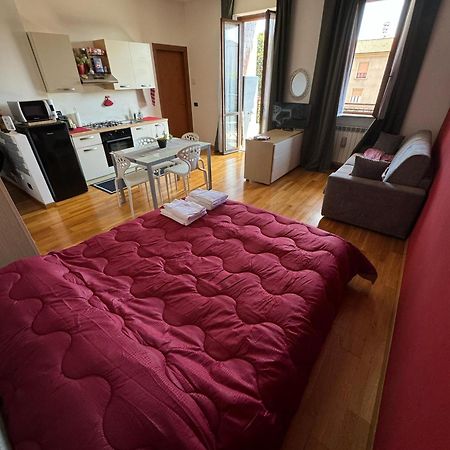 Pantone Cremisi-Seregno Center Bagian luar foto